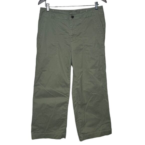 LOFT Pants - LOFT Green Khaki Cropped Pants size 8